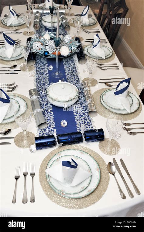 Christmas lunch dinner table setting Stock Photo - Alamy