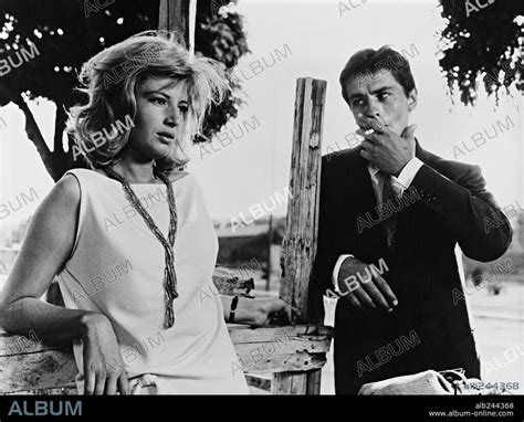 Alain Delon Und Monica Vitti In L Eclisse Unter Der Regie Von