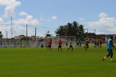 Bota poupa Lenílson de último treino mas meia está garantido na final