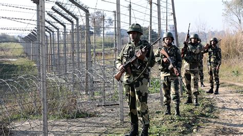 India, Pakistan locked in border fighting amid coronavirus crisis ...