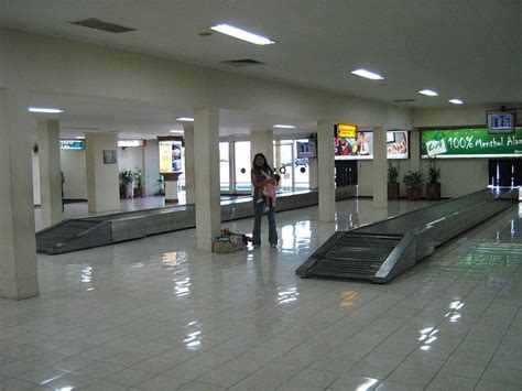 Foto Nostalgia Suasana Sibuk Bandara Lama Hasanuddin