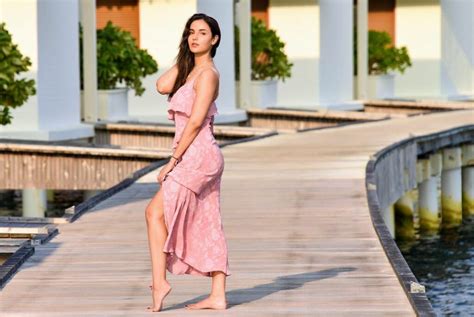 Pic Talk Jasmin Bhasin Set The Web On Fire