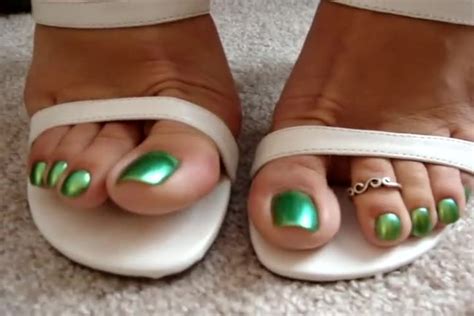Lusty MILF Wiggling Her Pretty Toes With Exotic Green Nail Polish Feet9
