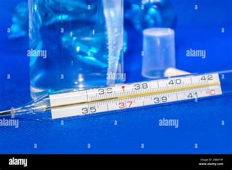 Thermometer Macro Mercury Instrument Measuring Indicating