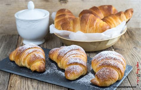 Cornetti Brioche Morbidi Con Marmellata Ricette Da Colazione