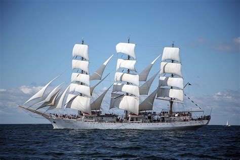 13 Most Beautiful Sailing Ships Of All Time That Will Give You Travel Envy