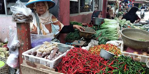 Transaksi Jual Beli Di Pasar Terus Ditarget Non Tunai