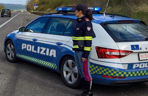 Tamponamento Tra Due Auto Superstrada Chiusa Al Traffico Youtvrs