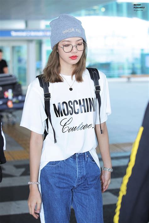 10+ Of BLACKPINK Lisa's Most Iconic Airport Outfits - Koreaboo