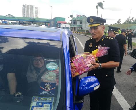 Juta Kenderaan Dijangka Masuk Johor Sempena Tahun Baharu Cina Kosmo