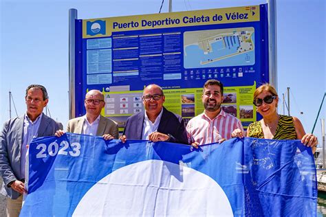 El Puerto De La Caleta De V Lez Tambi N Iza Su Bandera Azul Y El