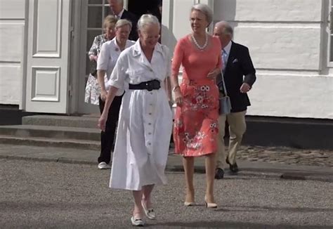 Margrethe et Benedikte de Danemark vacances à Grasten Noblesse