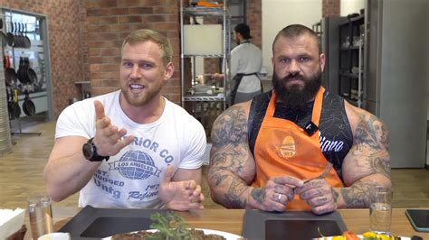 СКОЛЬКО СЪЕСТ ИЛЬЯ ГОЛЕМ? 3 КГ МЯСА ЗА РАЗ! - YouTube