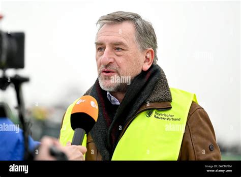 Bbv Pr Sident G Nther Fel Ner Spricht Auf Den Bauern Protesten In