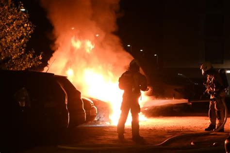 Autos Stehen In Flammen Feuerteufel In Berlin Mitte Unterwegs