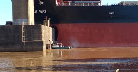 Tras el choque de un buque al Puente Zárate Brazo Largo sigue