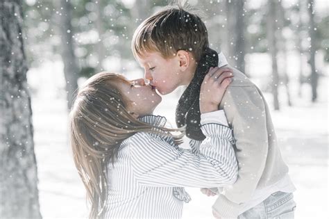 Snow Children Kiss - Free photo on Pixabay