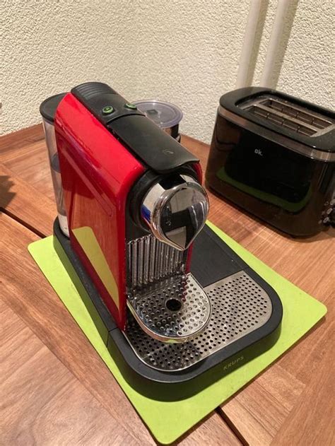 Nespresso Kaffeemaschine mit Milchaufschäumer Kaufen auf Ricardo