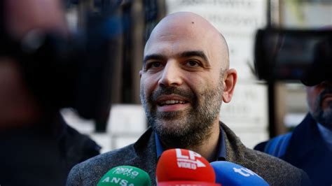 Roberto Saviano Vom Verlag Zur Buchmesse Eingeladen Kulturnachrichten