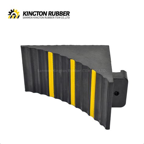 Heavy Duty Rubber Vehicle Wedge Wheel Chock 290150180mm For Road