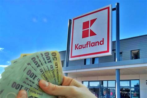 Câţi bani câştigă angajatul de la Kaufland care adună cărucioarele de