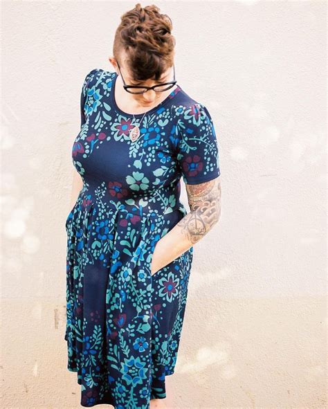 Pockets Florals And An Exposed Zipper The Lularoe Amelia Dress Amelia Dress Lularoe Amelia