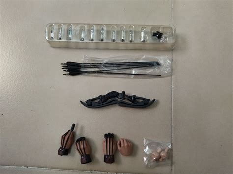 Hot Toys Hawkeye Mms Loose Bow Arrow N Hands Scale Hobbies Toys Toys Games On Carousell