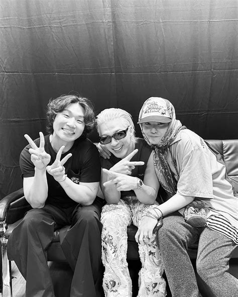 Bigbang S Taeyang Reunites With G Dragon And Daesung On Stage At His The Light Year Concerts