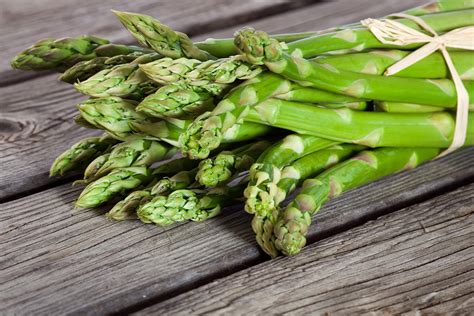 Asparagi proprietà benefici e ricette Vallé Italia