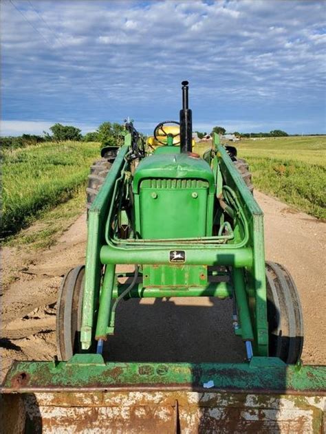 John Deere 2520 With 47 Loader 8000 Obo Nex Tech Classifieds