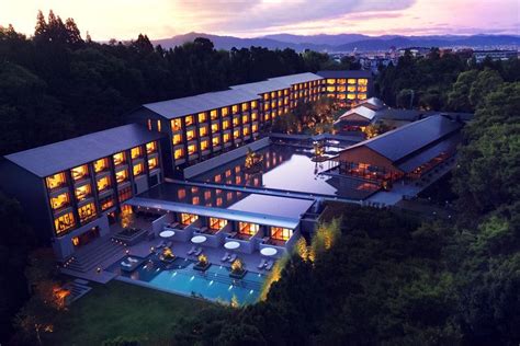 Kyoto's Newest Luxury Hotel Has Its Own Onsen, a Riverfront Bar, and a UNESCO World Heritage ...