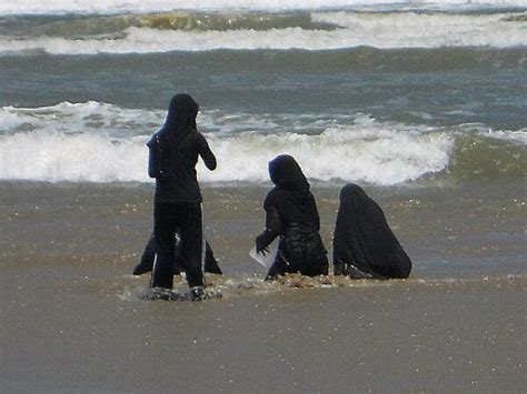 Le Tribunal Administratif De Toulon Suspend L Arr T Anti Burkini Du