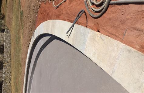 Fabrication De Margelles En Pierre Froide Pour Une Piscine Dans Le Var