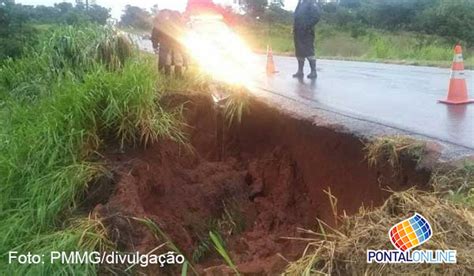 Buraco interdita trecho da BR 497 entre Uberlândia e Prata