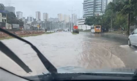 Jornal Correio Chuva Forte Causa Alagamentos E Deslizamentos Em