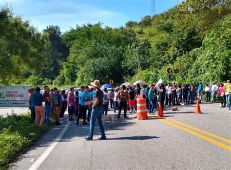 Bloquean Carretera Comunitarios De Palo Blanco Para Exigir Obra P Blica