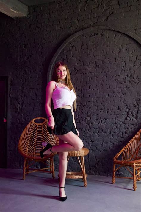 You Want To Look Under The Skirt Nudes Tightdresses Nude Pics Org