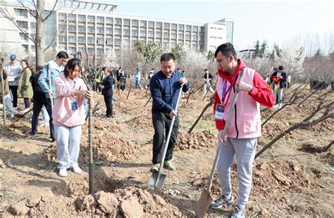 我校开展义务植树活动 为建设美丽校园再添新绿 西安财经大学新闻网