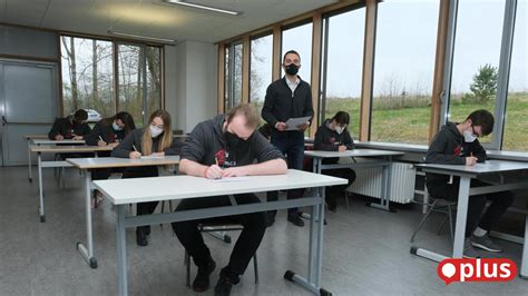 Start der Abiturprüfungen für 77 junge Leute am Stiftland Gymnasium Onetz