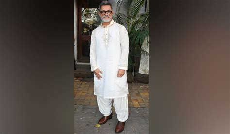 Aamir Khan Looks Dapper In Salt Pepper Look At His Daughters