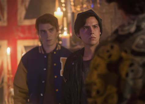 Jughead Turns To Archie For Help With The Serpents On Tonights