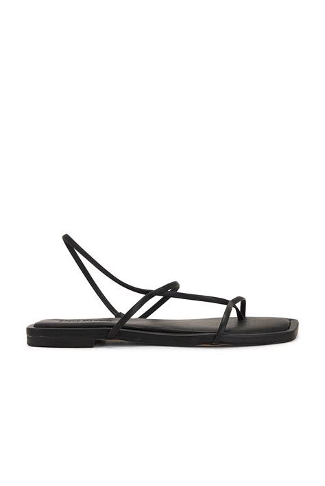 Steve Madden Lynley Sandal In Black Revolve