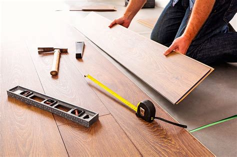 Comment couper le parquet STRATIFIÉ ou flottant Guide Bricolage