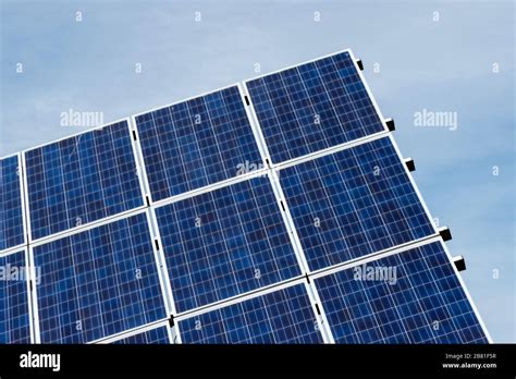 Paneles Solares Fotovoltaicos Con Sistemas De Seguimiento Solar