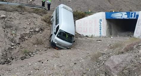 Moquegua Combi Se Despista Y Por Poco Cae A Barranco En La Curva El