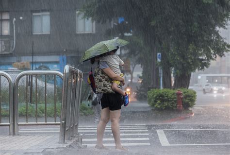 6縣市大雨特報下到晚上 防溪水暴漲、積水 好房網news