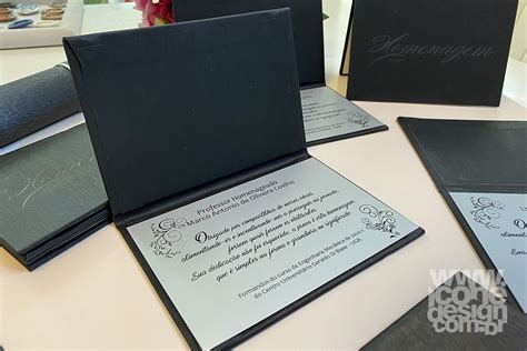 Placa de Homenagem personalizável em Alumínio Ícone Design