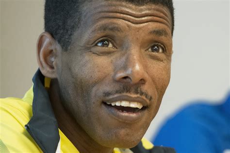 Haile Gebrselassie Zwycięża W Półmaratonie W Glasgow Ustanawiając Rekord Trasy Magazynbieganie