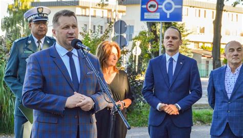 Akcja Bezpieczna droga do szkoły konferencja prasowa Przemysław