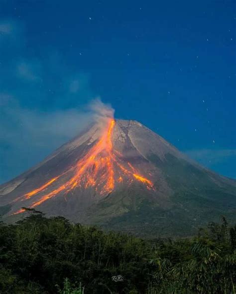 Merapi Erupsi Sejak Empat Hari Lalu Guguran Awan Panas Meter